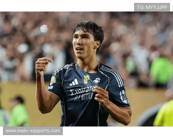 皇马新援贡萨洛开场4分钟凌空扫射破门,伯纳乌球场响起热烈掌声